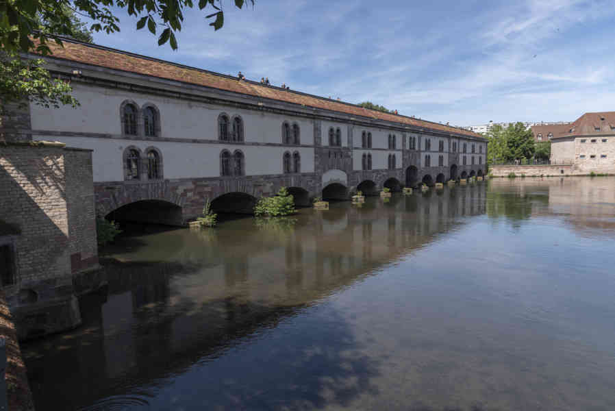 Francia - Alsacia 046 - Estrasburgo - Gran exclusa o Barrage Vauban.jpg